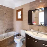 180 Mansion * Mikros Gialos